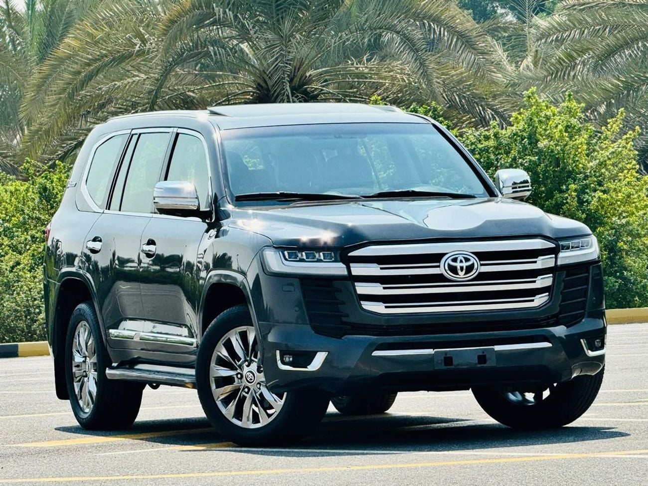 Toyota Land Cruiser VXR V8 + 4.6L Engine Full Option Facelift to 2024 Shape Exterior and Interior Both