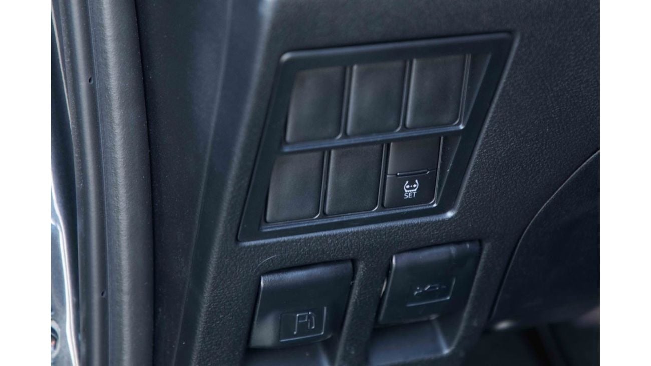 Toyota Hilux 2024 Toyota Hilux 4x4 DC 2.4 - Grey inside Red