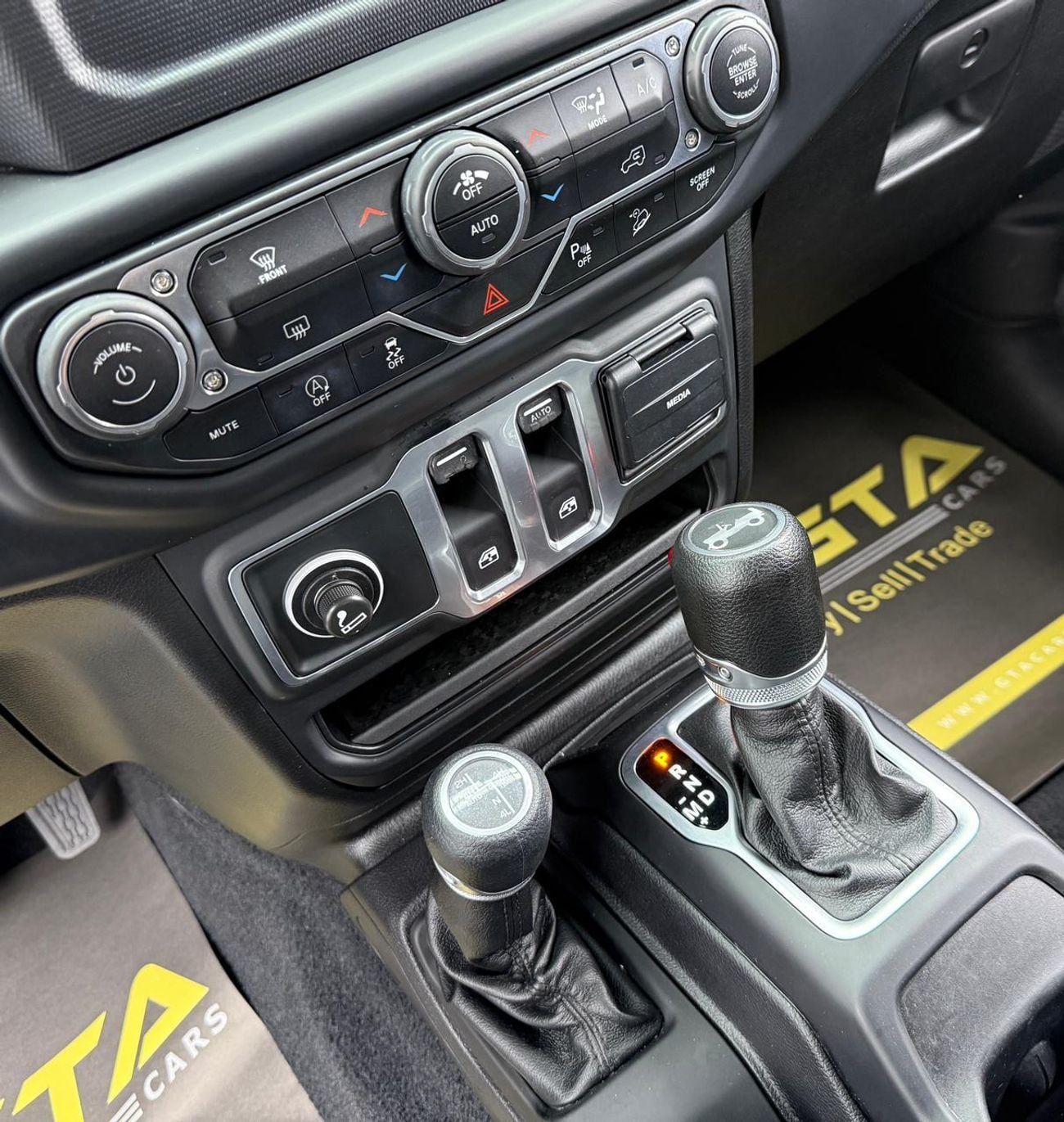 جيب رانجلر SPORT S Sport 3.6L A/T (5 Seater) 2018 Jeep Wrangler Sport JL ,Service History ,GCC Specs