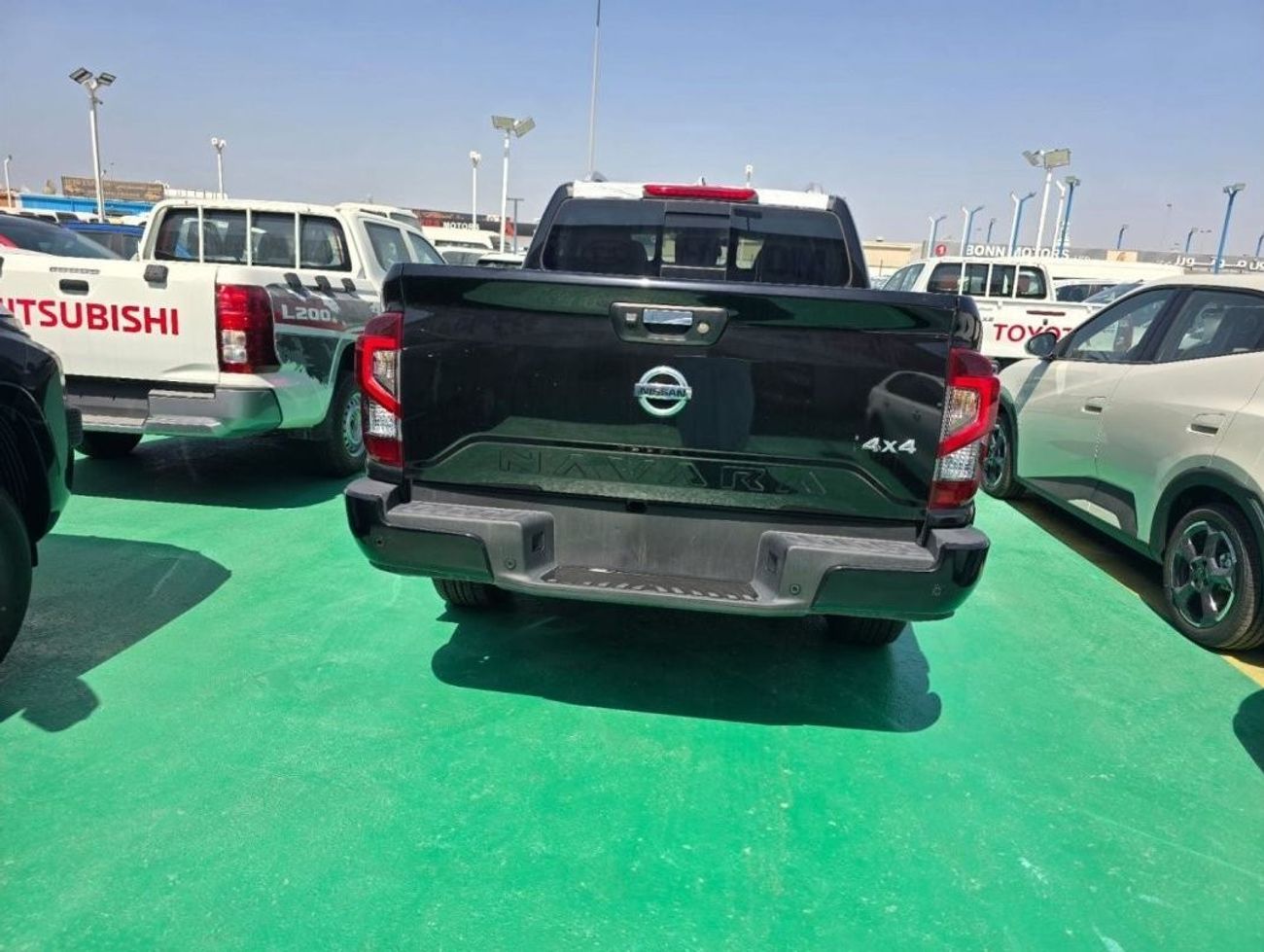 نيسان نافارا Std 2.5L 4WD M/T