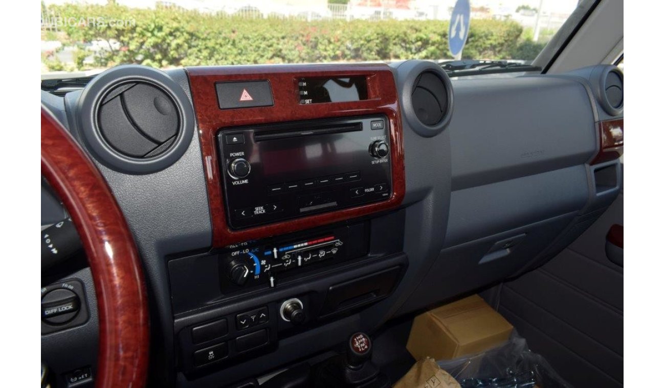 Toyota Land Cruiser Pick Up 79 Double Cabin 4.5L V8 Diesel DLX