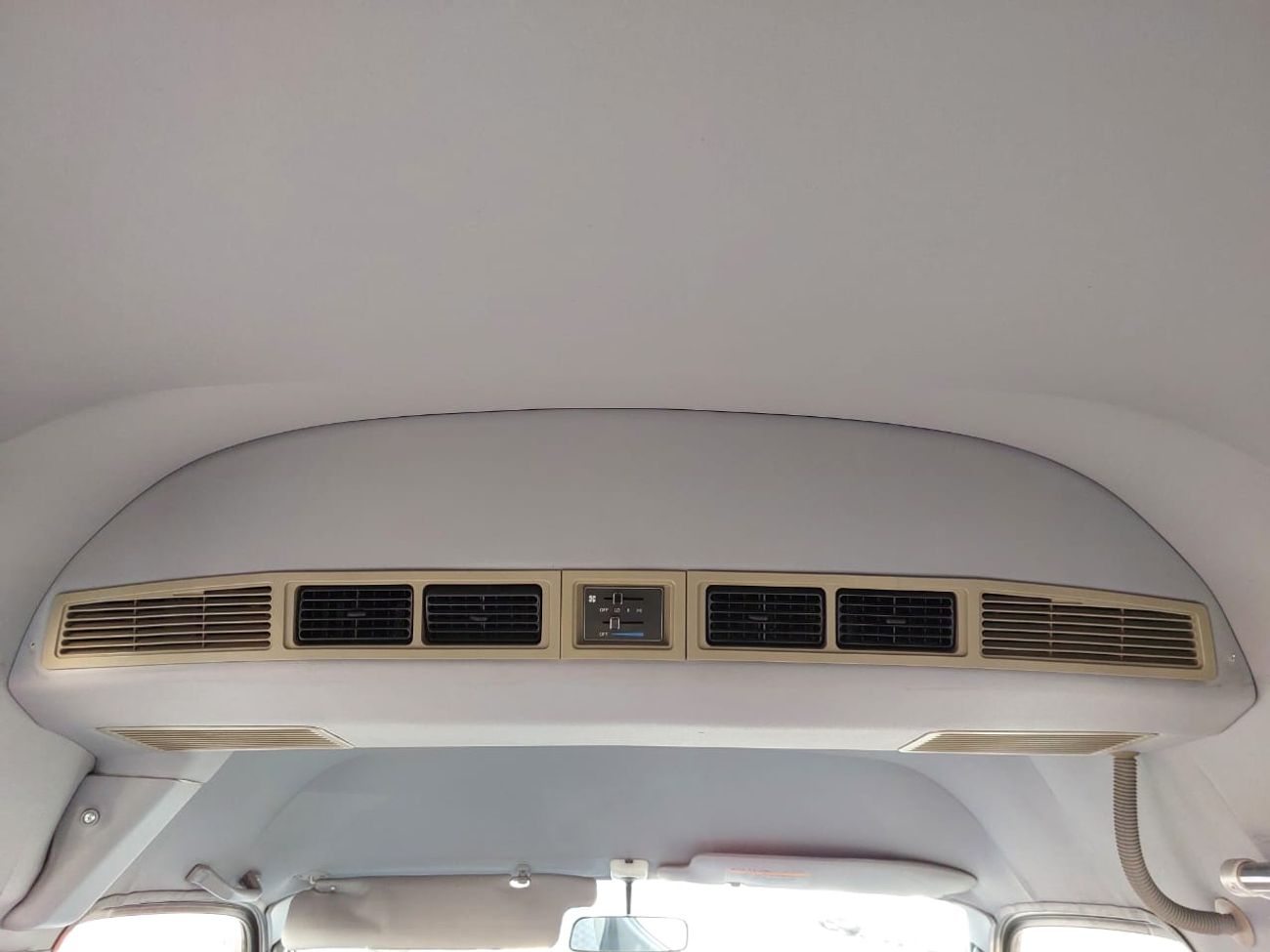 Toyota Hiace TOYOTA HIACE VAN RHD 2000 MODEL 3.0 L DIESEL AUTOMATIC(PM02372)