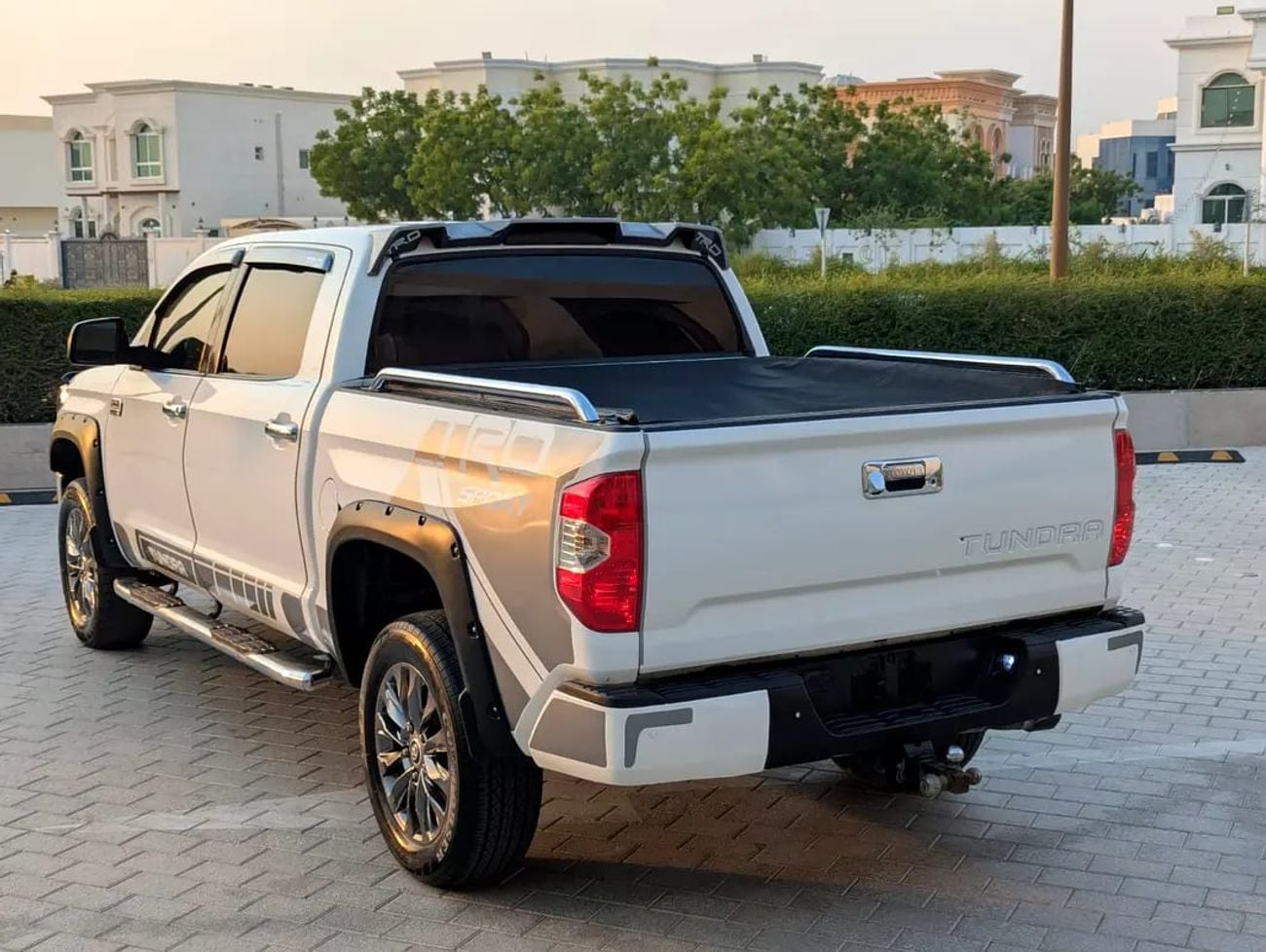 تويوتا تاندرا 4Wd Truck Sr5 White 5.7L V8 Excellent Condition
