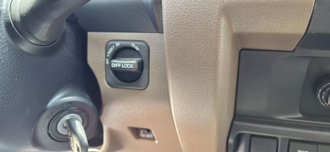 تويوتا لاند كروزر بيك آب