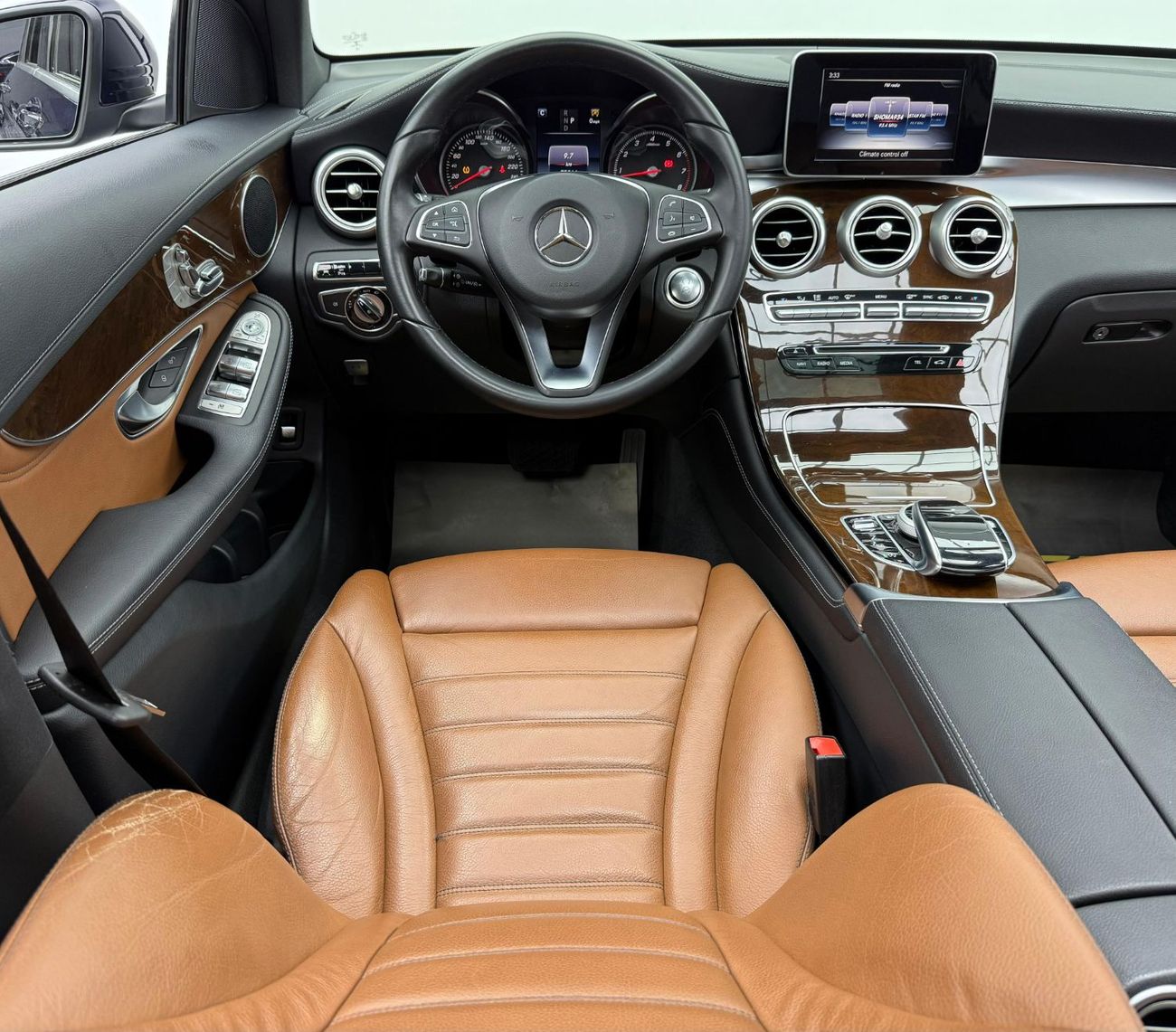 مرسيدس بنز GLC 250 4MATIC 2.0L 2017 Mercedes-Benz GLC 250 4MATIC, Agency Full Service History, GCC