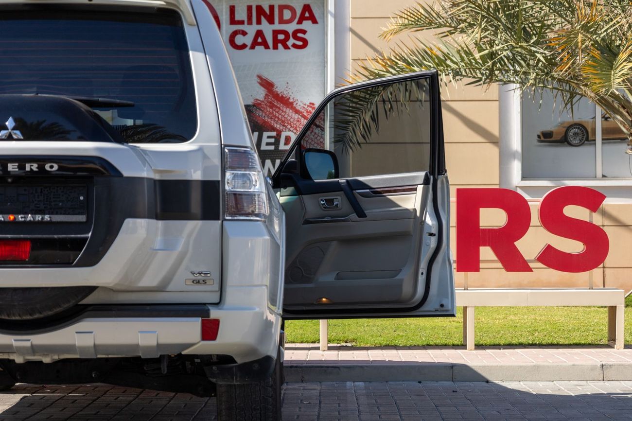 Mitsubishi Pajero GLS Base 3.5L (5 Seater)