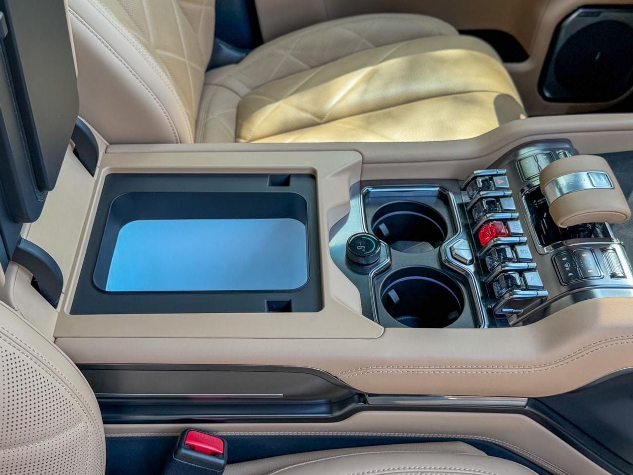 بي واي دي ليوبارد 8 Smart and Brave Flagship Edition (7 Seats)