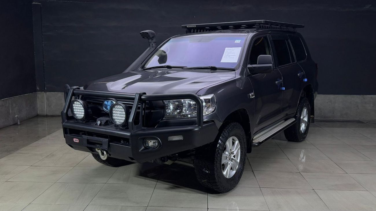 Toyota Land Cruiser 4,5 Liter Diesel Right Hand Drive Automatic Drive Grey Color