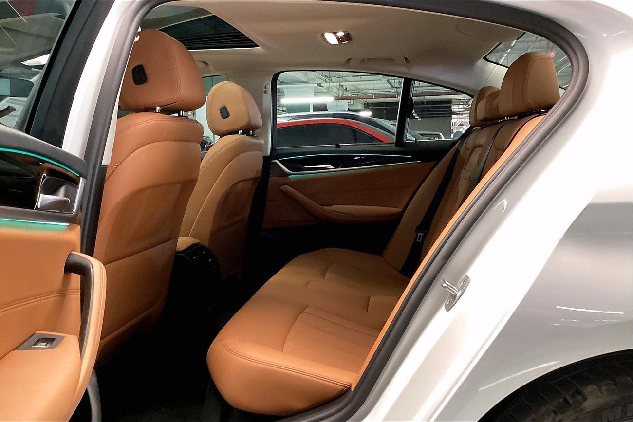 بي أم دبليو 520i Joy Edition | شامل الضمان | 0 ﺪﻔﻋﺓ ﺃﻮﻟﻯ