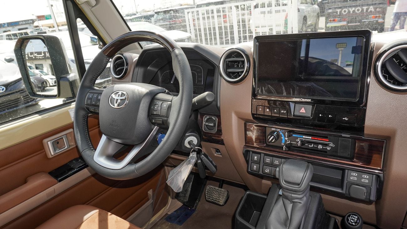 Toyota Land Cruiser Pick Up LX 4.0L V6 Single Cabin Auto