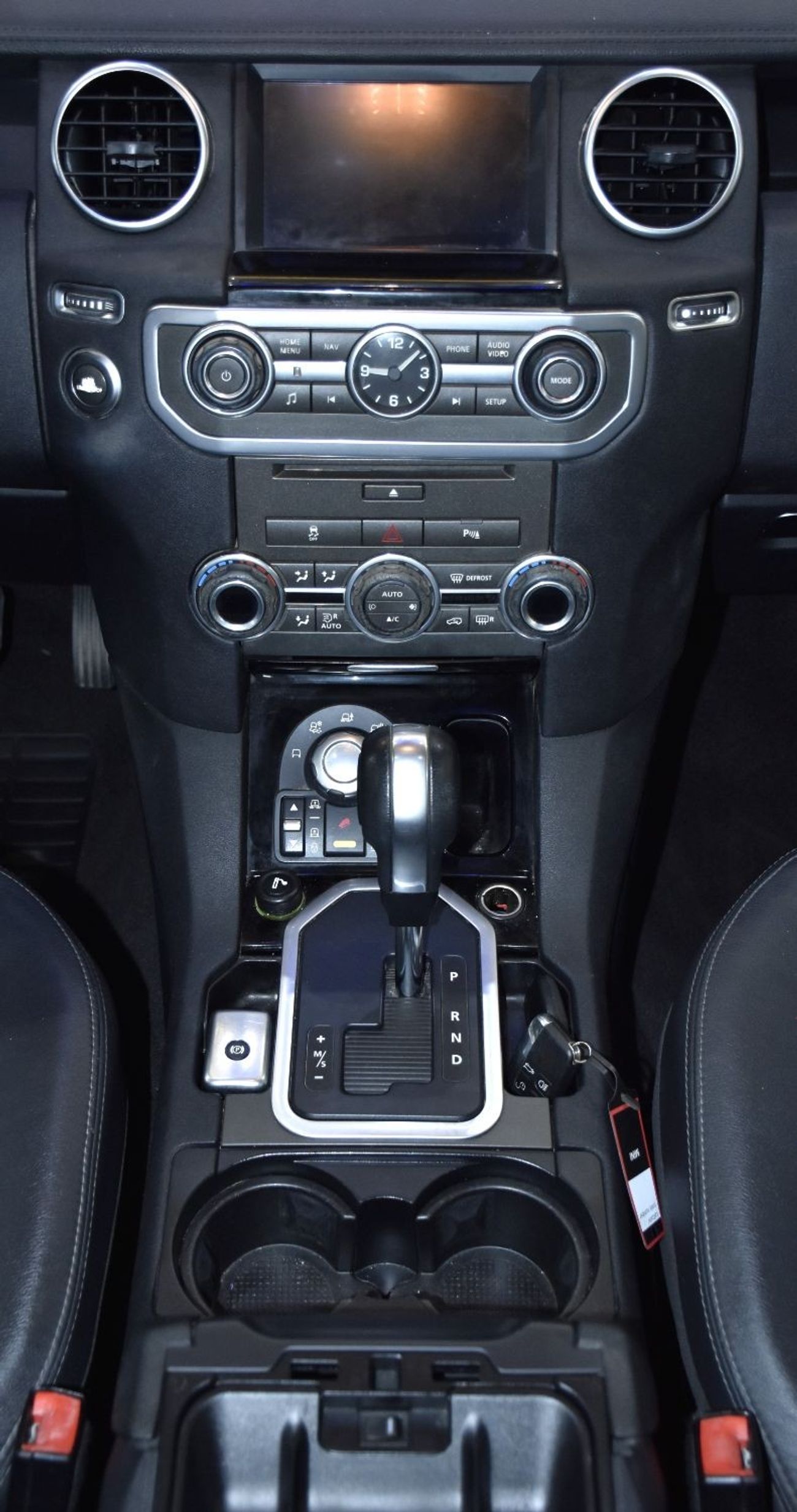 Land Rover Discovery EXCELLENT DEAL for our Land Rover LR4 HSE V8 ( 2013 Model ) in Grey Color GCC Specs