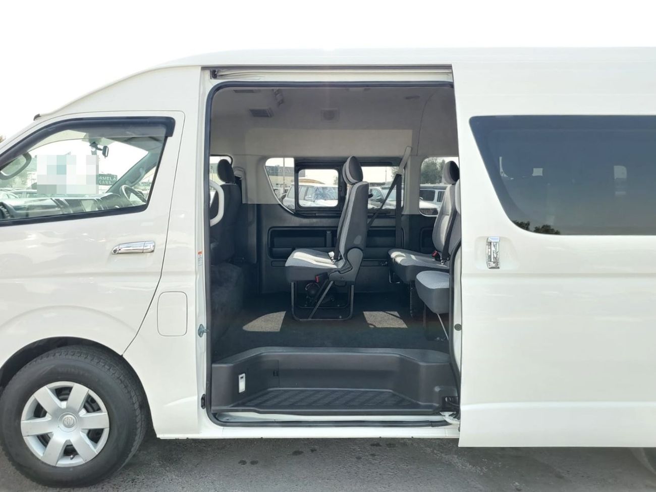 تويوتا هاياس (RAMADAN OFFER) TOYOTA HIACE COMMUTER VAN RHD 2016 MODEL 3.0 L DIESEL AUTOMATIC(PM29828)