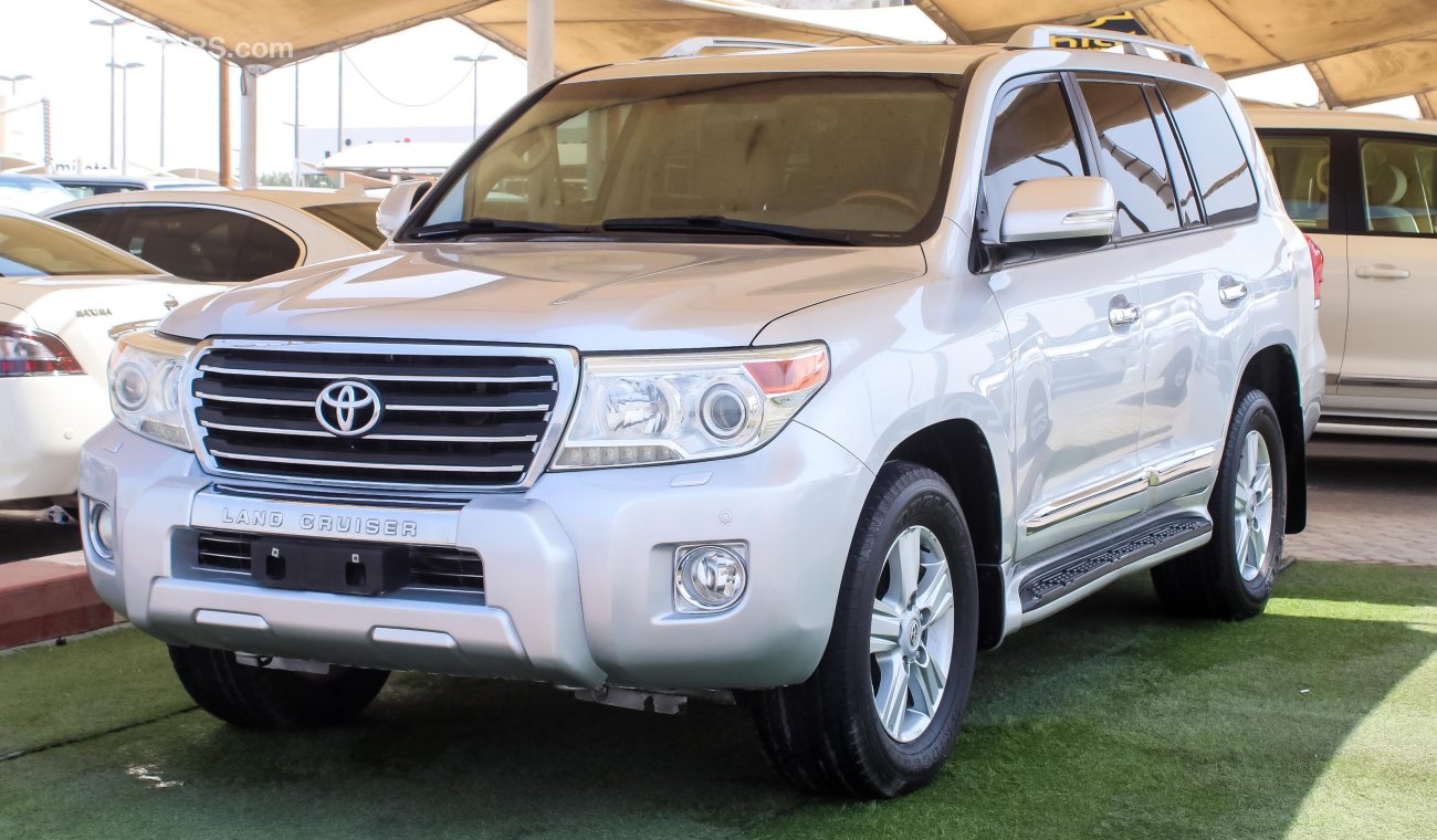 Toyota Land Cruiser GXR V8