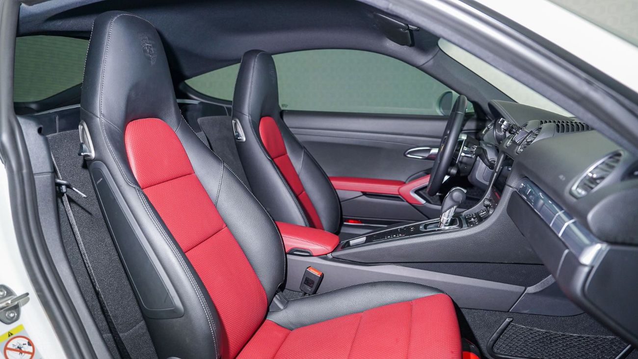 بورش كايمان 718 Std 2.0L A/T | AED 4,913 PM | Warranty August 2026 | GCC