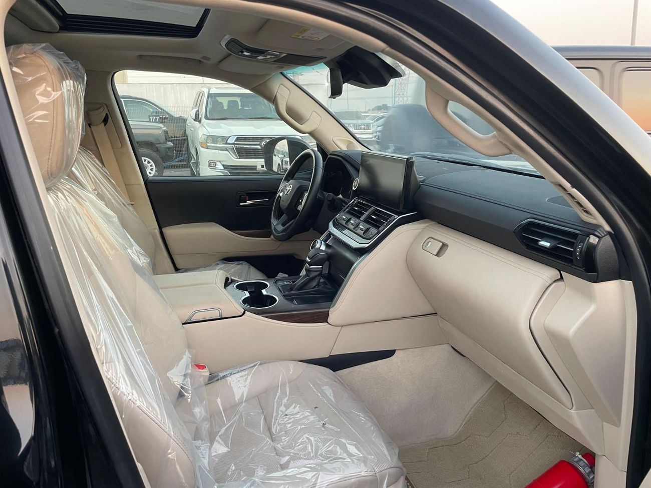 تويوتا لاند كروزر Toyota landcruise 2024 Model GXR 4.0L colour Black Transmission Automatic Interior Beige 7seats leat