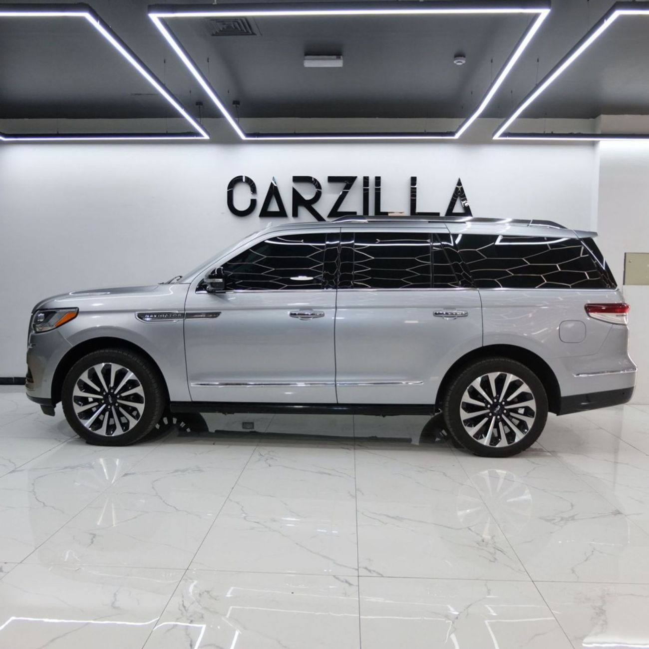 Lincoln Navigator Presidential 3.5L Lincoln Navigator LUX LWB full 4WD 2022 | Under Warranty | GCC Specs