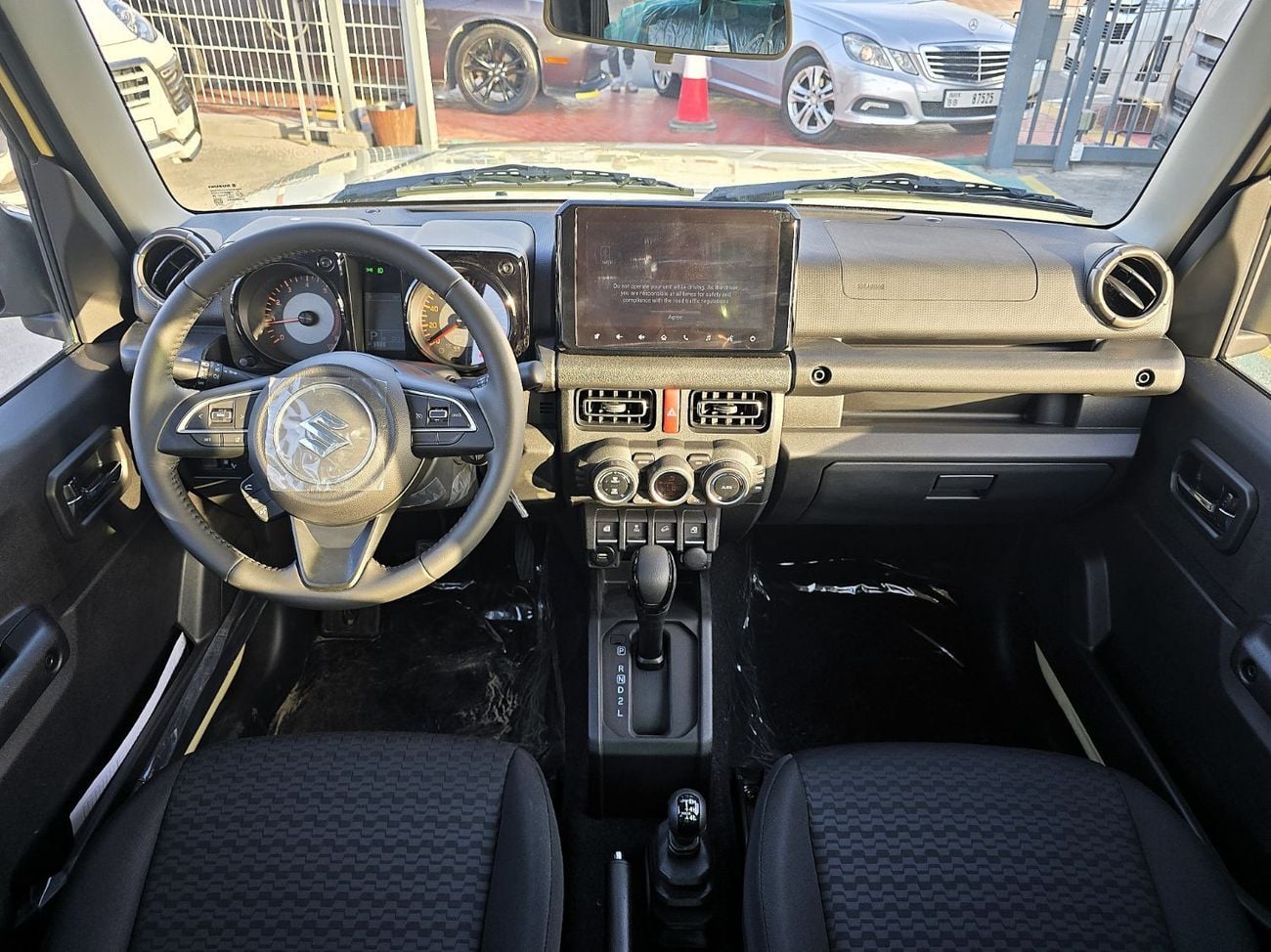 سوزوكي جيمني SUZUKI Jimny GLX 1.5L AT SUV 4WD 5Doors beige color with black roof gcc 2026 model