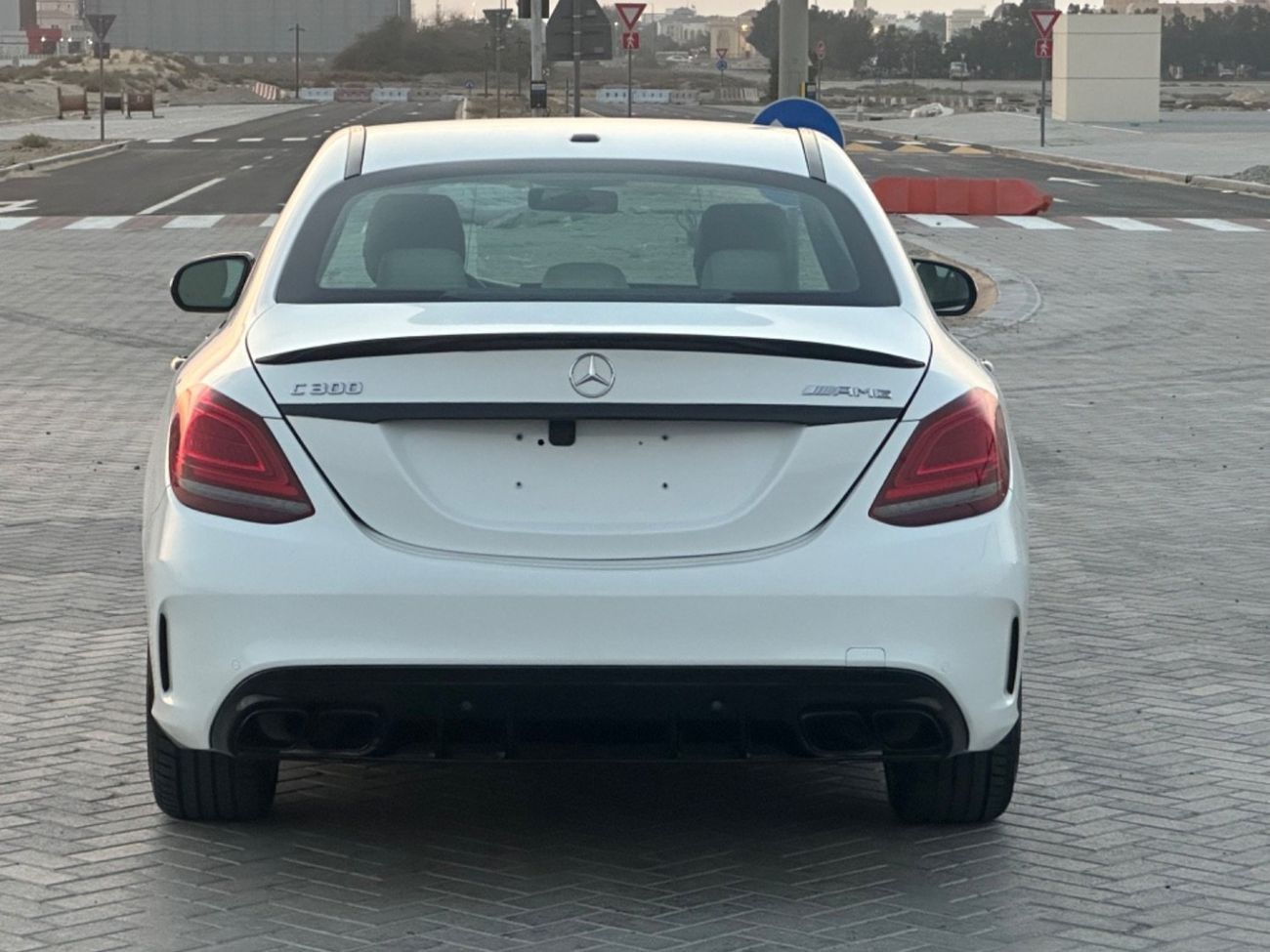 مرسيدس بنز C 300 AMG Pack 2.0L