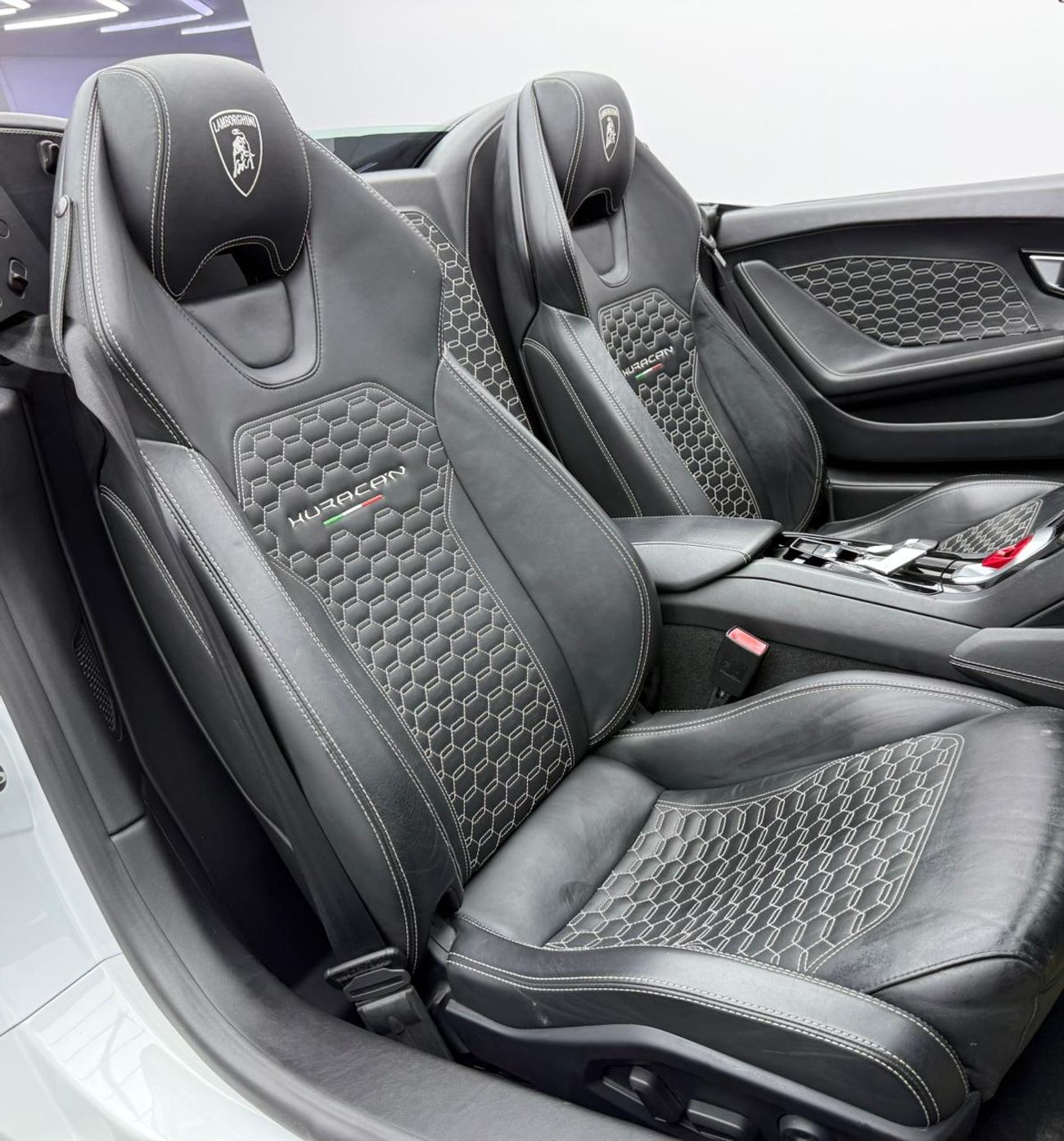 Lamborghini Huracan 2017 Lamborghini Huracan LP610-4 Spyder ,Full Service History ,GCC