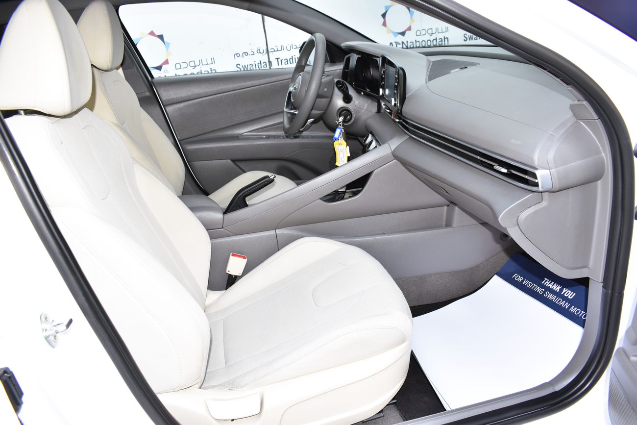 Hyundai Elantra AED 939 PM | 1.6L SMART GCC DEALER WARRANTY