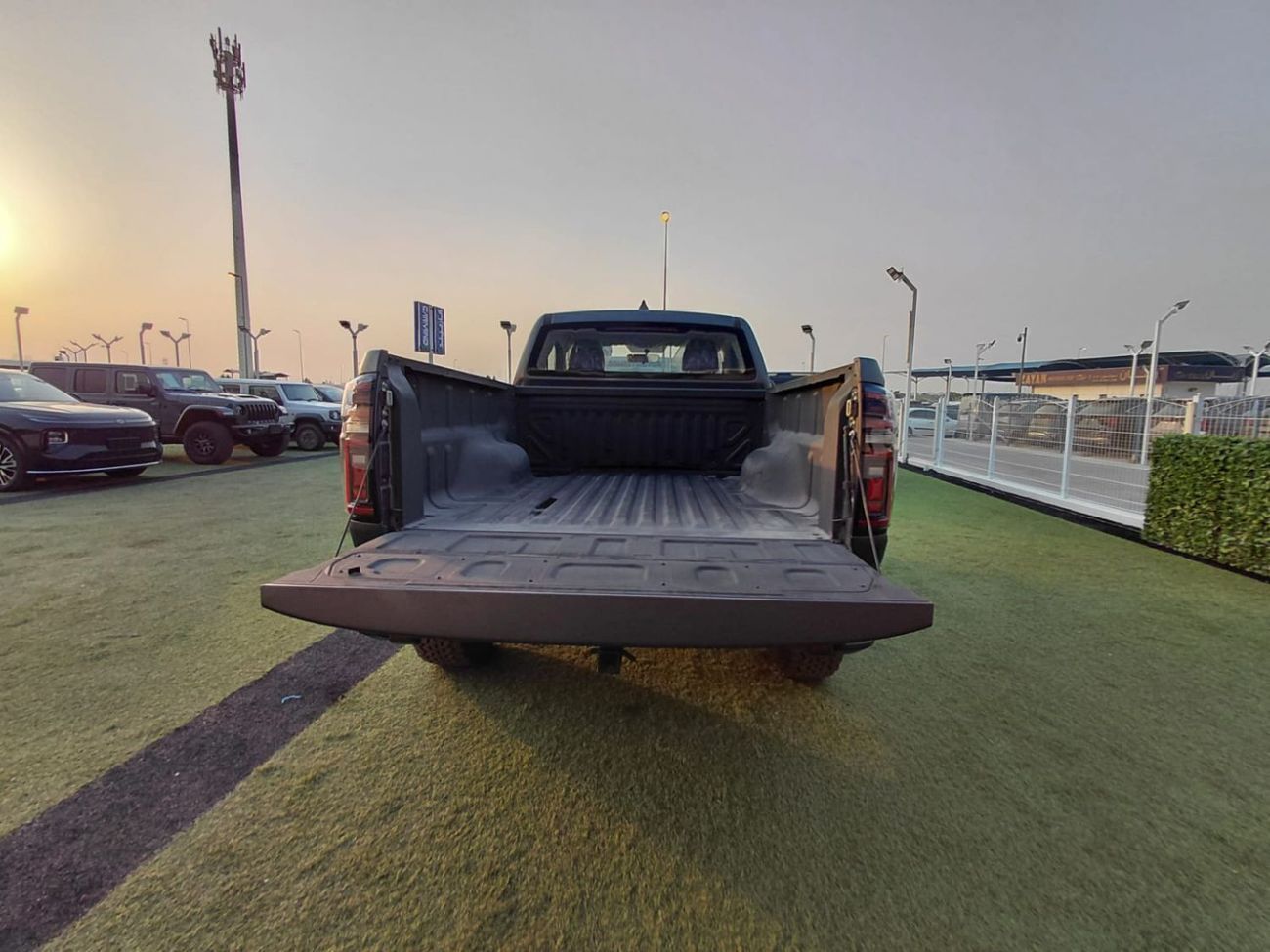 جريت وول بوير سيارة Firebomb ذات صف واحد تعمل بالبنزين ودفع رباعي موديل 2023