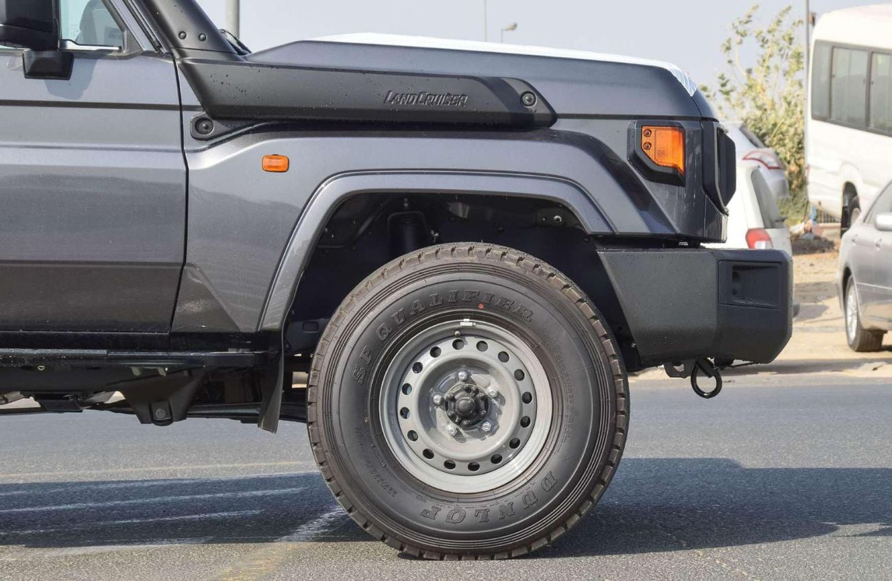 Toyota Land Cruiser Pickup 70 4.0L 4WD PETROL 2026