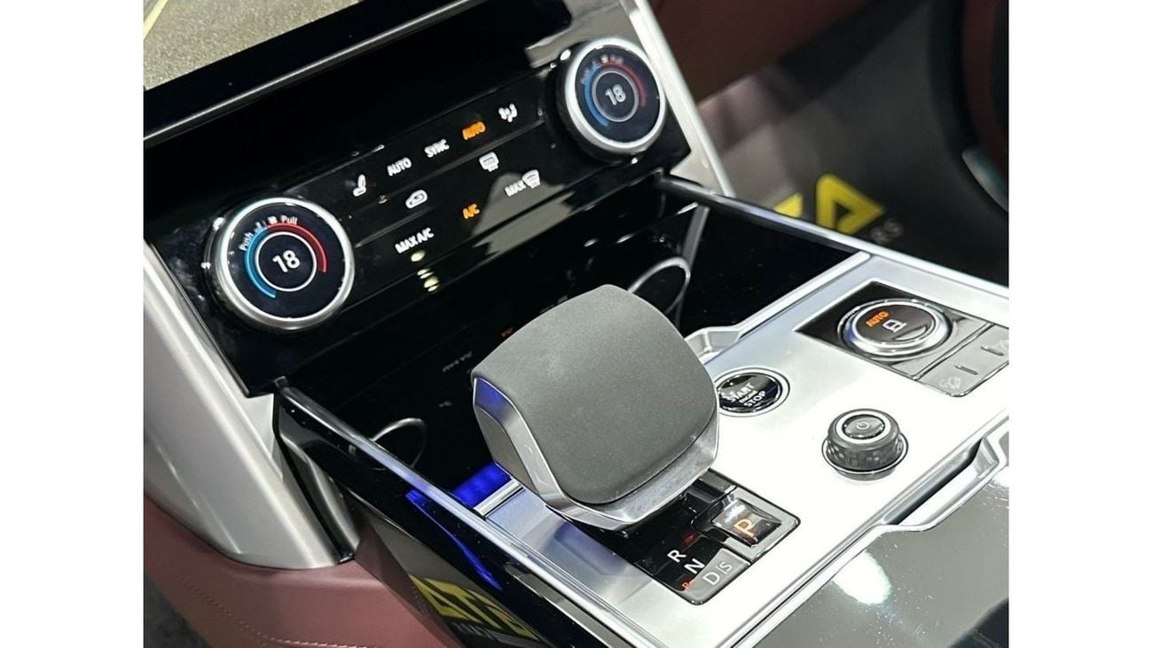 لاند روفر رينج روفر 2023 Range Rover Vogue P530 HSE, Oct 2028 Range Rover Warranty + Service Pack, Full Options, GCC