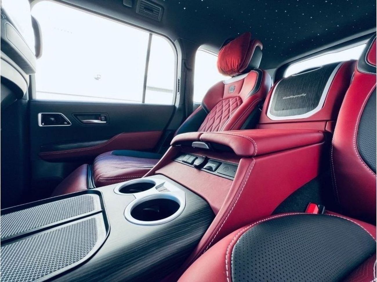 تويوتا لاند كروزر LC300 3.3L VIP 4 Seater MBS Autobiography Luxury Europe Specs