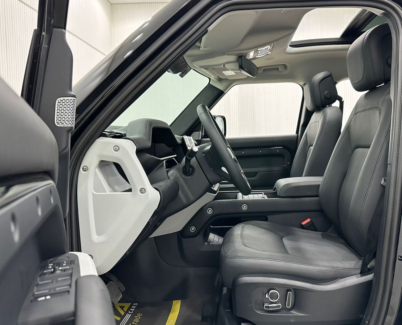 Land Rover Defender 2023 Land Rover Defender P400, May 2025 Warranty