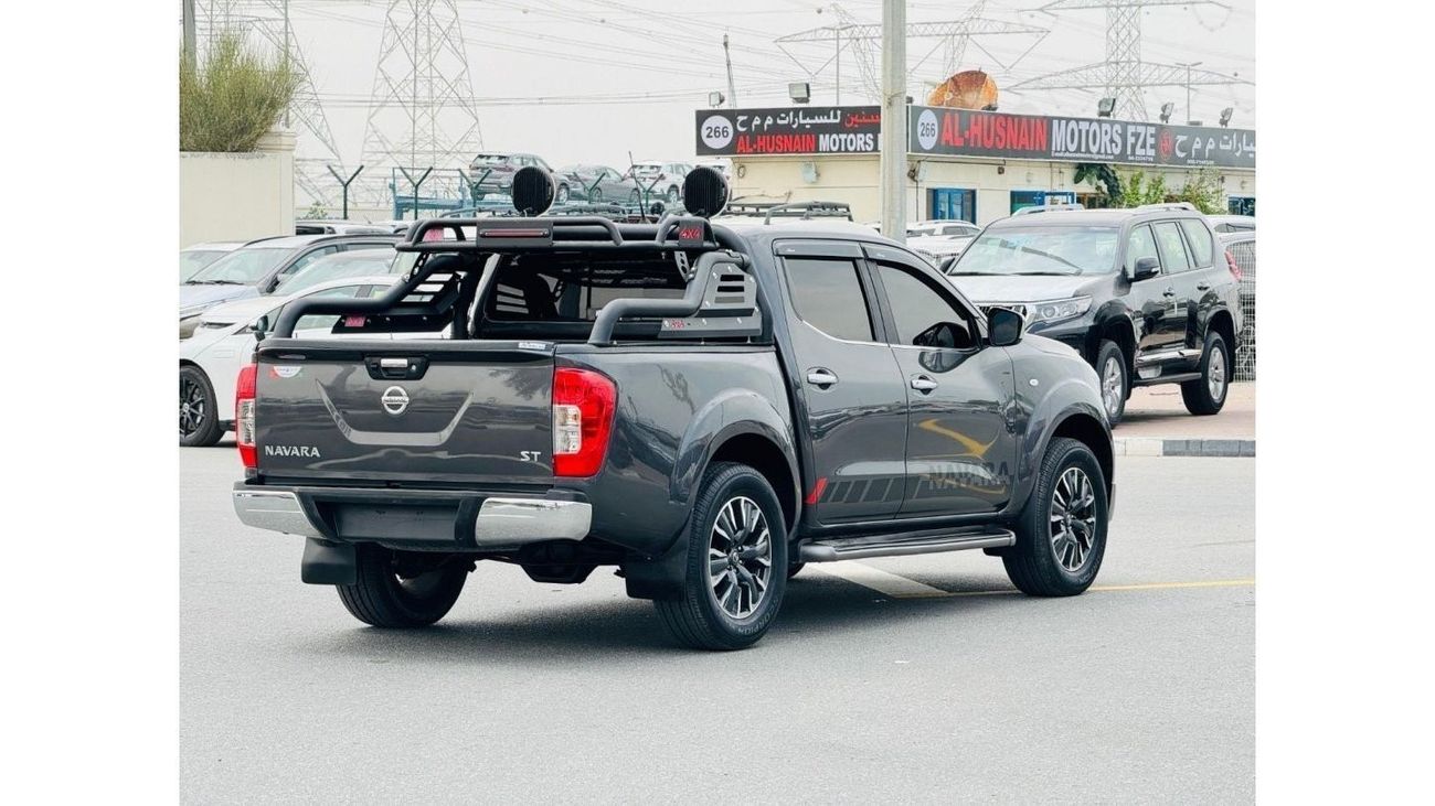 Nissan Navara PREMIUM SPORTS BAR WITH BASKET AND LED LIGHTS | 4 x 4 | PREMIUM TWO TONE LEATHER SEATS | RHD | 2017