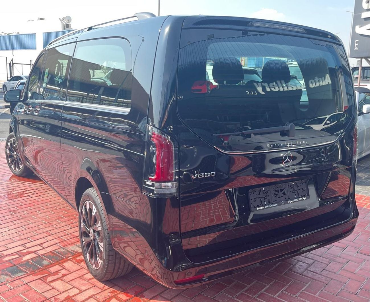 مرسيدس بنز V 300 Avantgarde Under Agency Warranty 2026 GCC