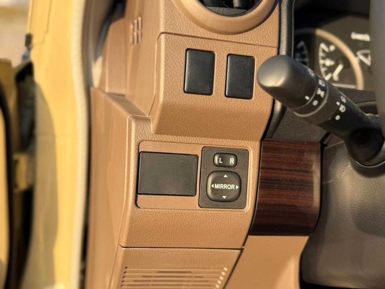 تويوتا لاند كروزر بيك آب