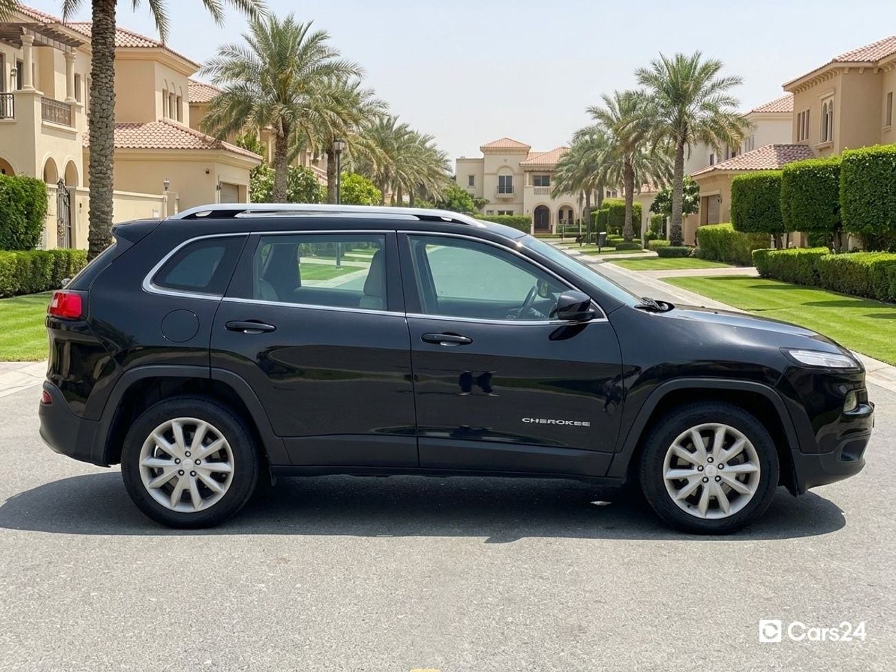 Jeep Cherokee JEEP CHEROKEE 3.2L 2018 | 0 DP | 654/Month | 30 Day Return | Service History