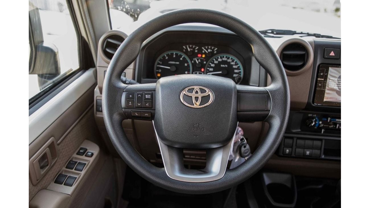 تويوتا لاند كروزر تويوتا LC 76 4.5 TD E MT 2024 - ابيض من الداخل بلوط