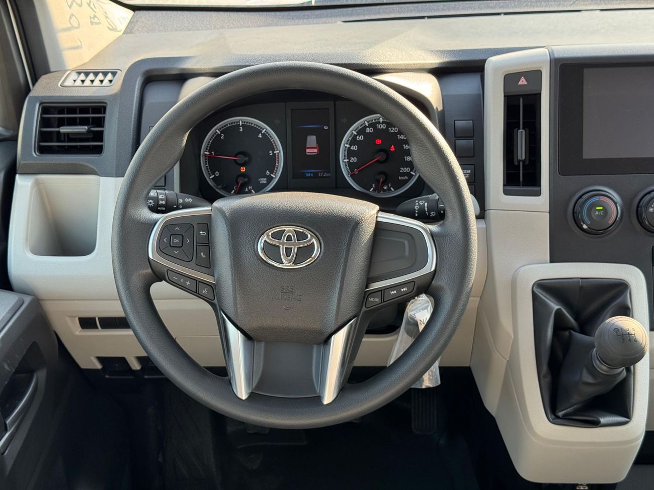 Toyota Hiace 2.8L Diesel Manual 13 seat 2026 Export Price @ 158,500 AED