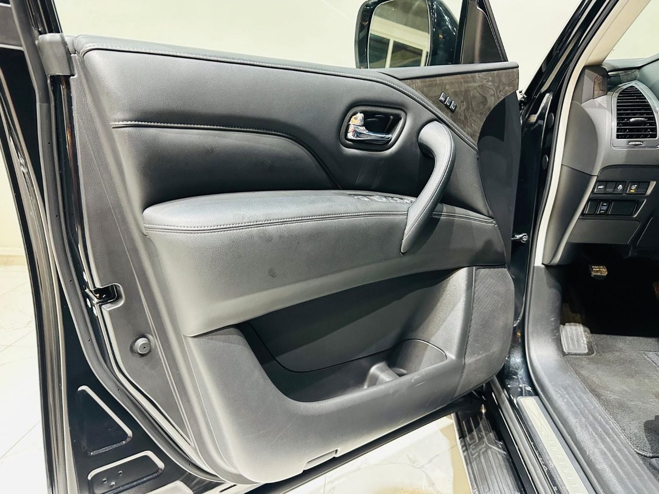 Infiniti QX80 LUXURY PROACTIVE