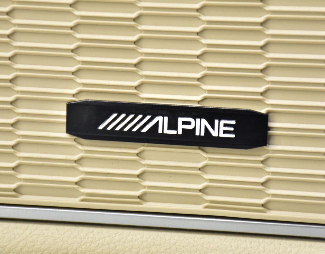 جيب جراند شيروكي EXCELLENT DEAL for our Jeep Grand Cherokee L 4x4 Limited ( 2021 Model ) in White Color GCC Specs