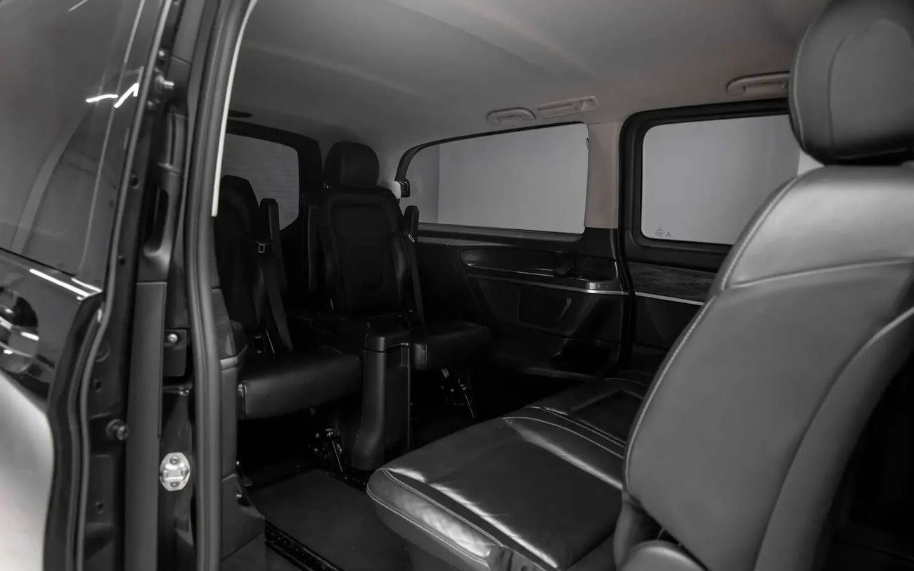 Mercedes-Benz V 250 Std 2.L - GCC Spec