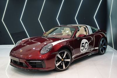 بورش 911 TARGA 4S HERITAGE DESIGN EDITION