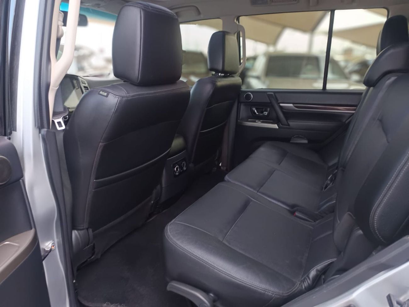 ميتسوبيشي باجيرو GLS Highline 3.8L full option