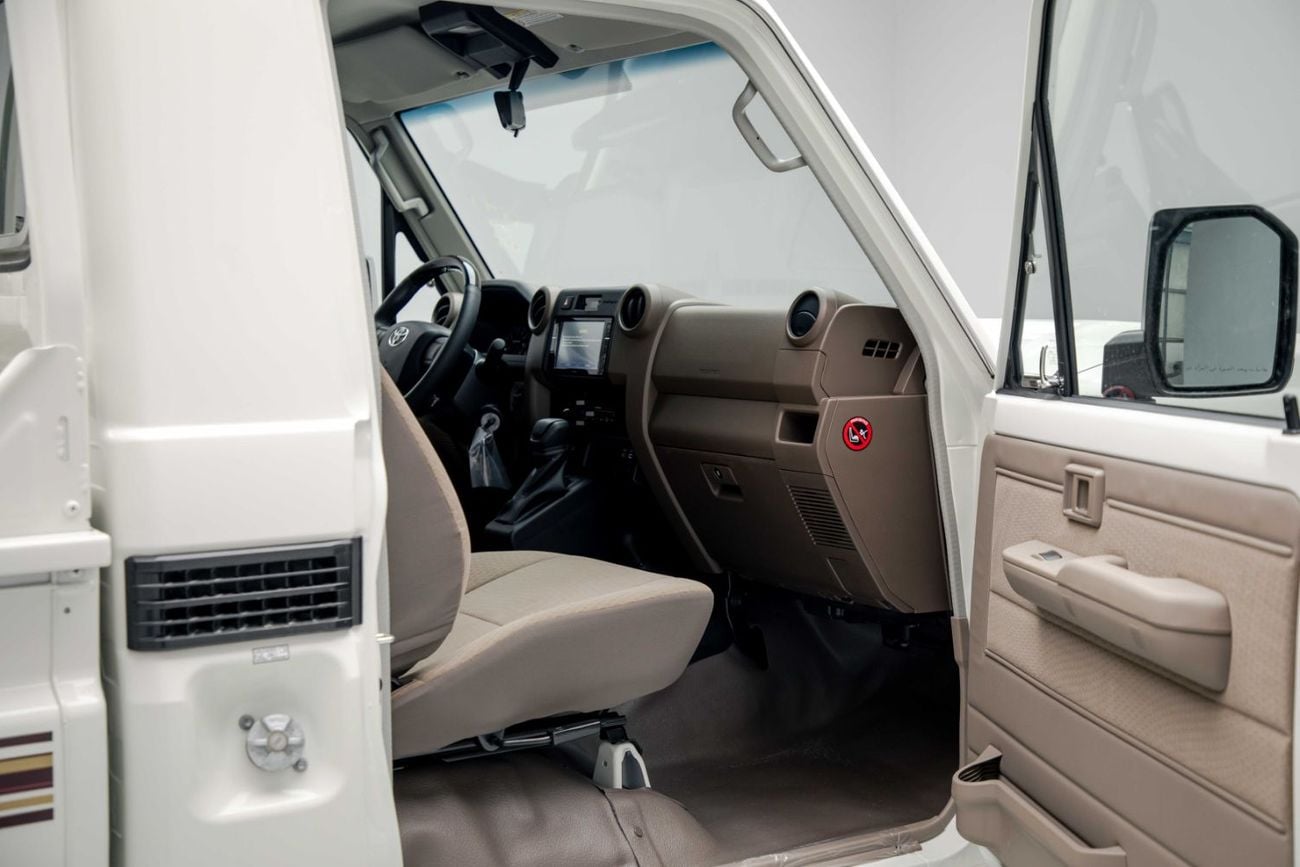 تويوتا لاند كروزر بيك آب LC79 4.0L - White Inside Beige | Export Only