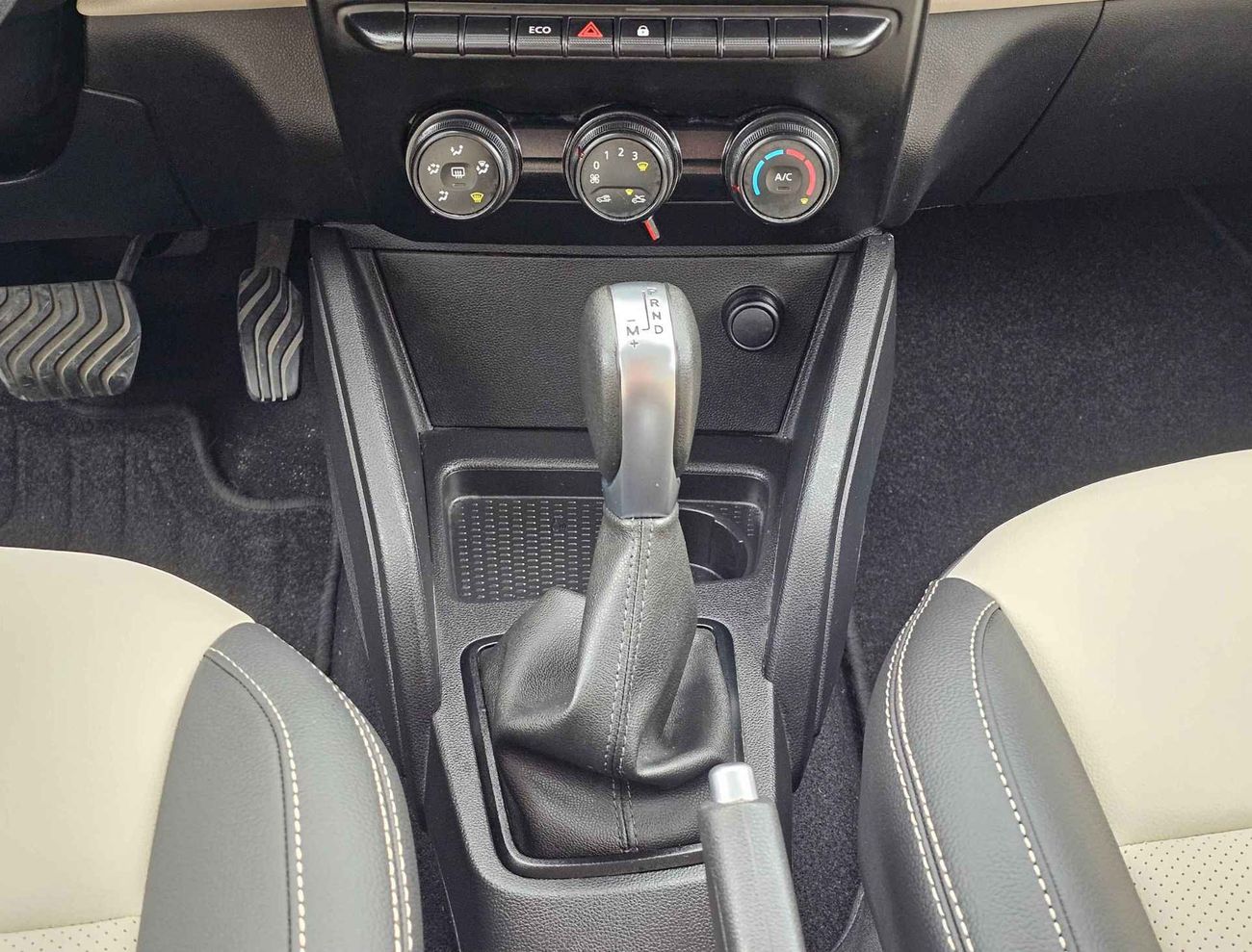 رينو داستر / LEATHER SEATS/ ALLOY RIMS/ SAME COLOR BODY/ LOW MILEAGE/475 MONTHLY/ LOT#45521