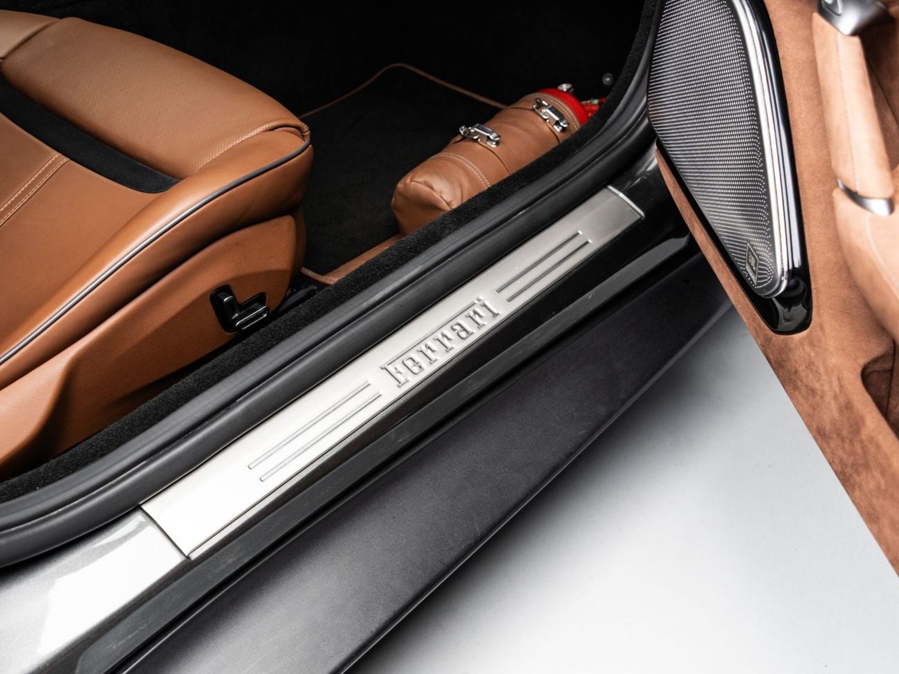 فيراري روما STD BUY NOW, PAY 2027 | THE BLACKLINE STANDARD | Ferrari Warranty + Service Contract, GCC