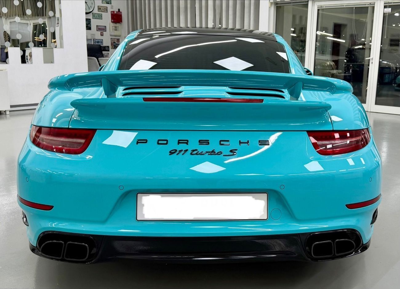 Porsche 911 Turbo S 3.8L (530 HP) Coupe