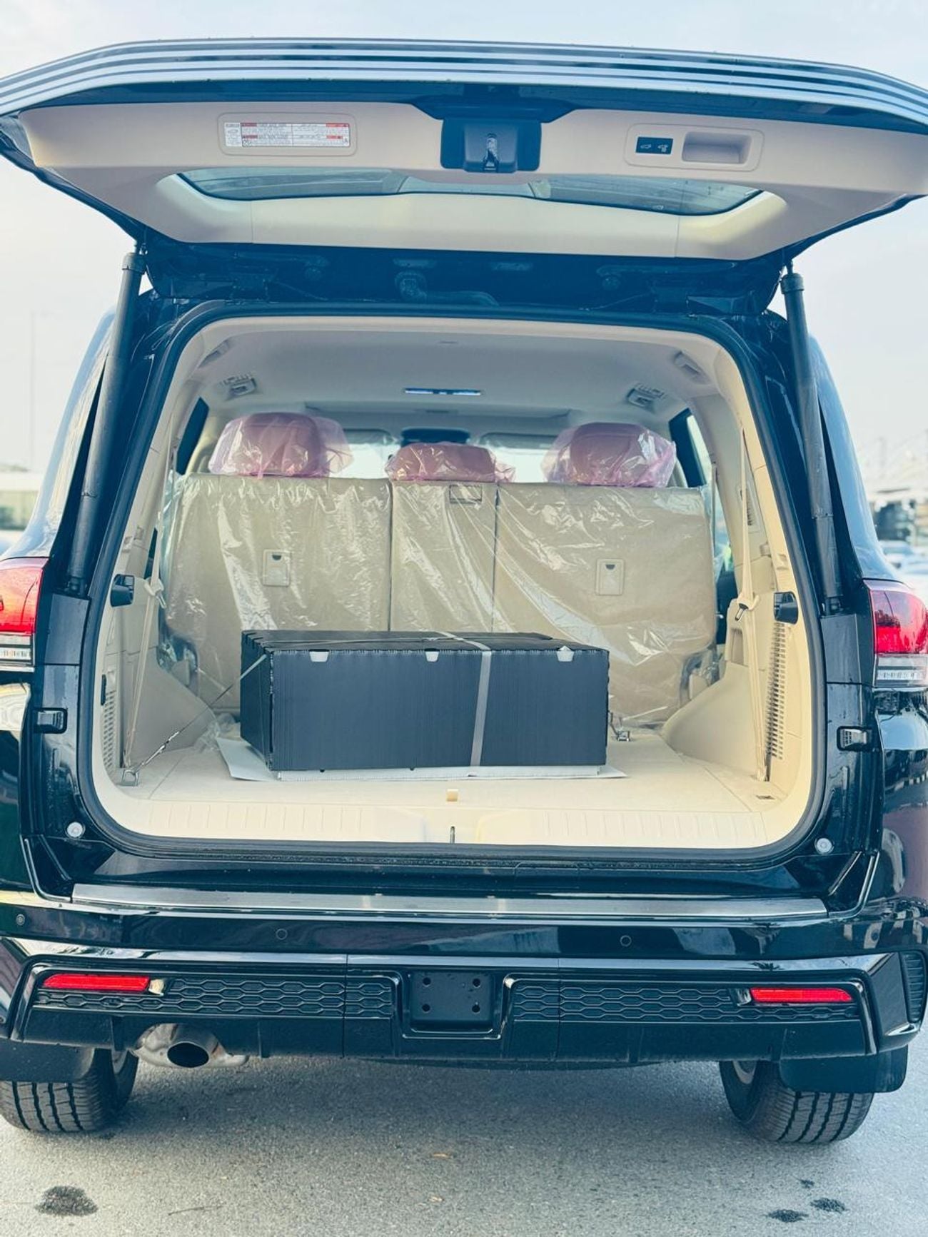 Toyota Land Cruiser TOYOTA LAND CRUISER VXR 4.0 2026 full  GCC Al Futtaim option  Black inside beige