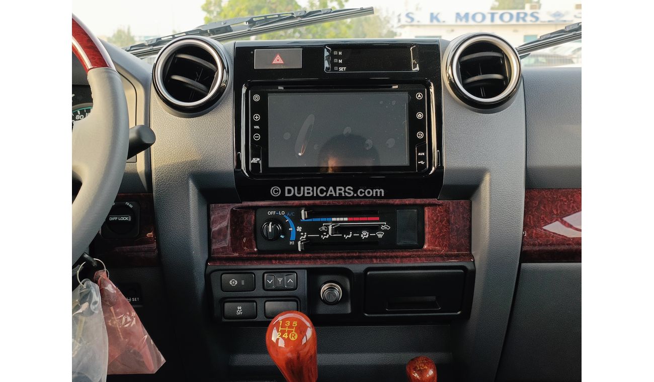 Toyota Land Cruiser Pick Up 4.5L V8 DIESEL FULL OPTION, M/T / DOUBLE CAB / DIFF LOCK (CODE # 7473)