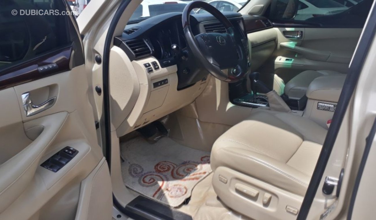 Lexus LX570 السيارة نظيفه جدا بحاله ممتازه بدون حوادث ضمان شاسيه جير ماكينه