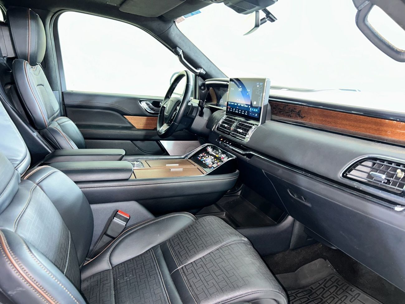 Lincoln Navigator PRESIDENTIAL 3.5L N1923 / AL TAYER MOTORS / AL QOUZ SHOWROOM