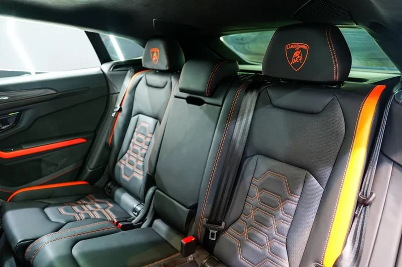 لامبورغيني اوروس SE Hybrid, New Facelift, Carbon Trim, Bang N Olufsen Audio