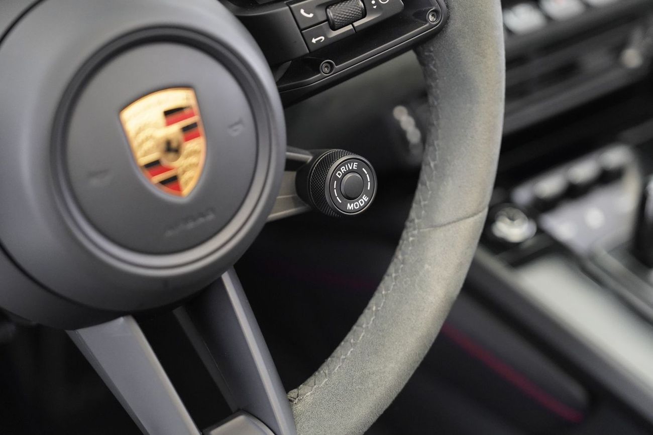 بورش 911 Carrera GTS 3.0L (475 HP) Convertible